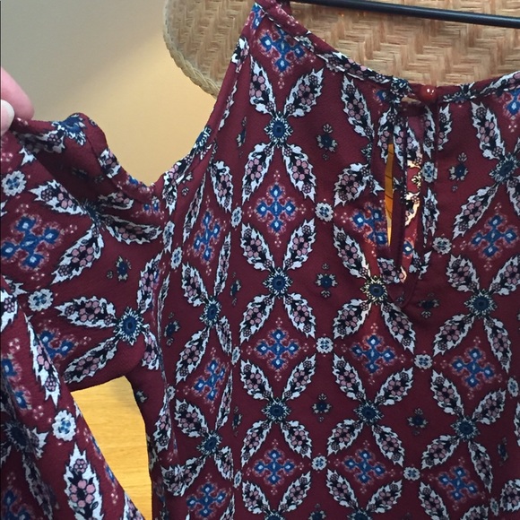 Cold shoulder dress - Picture 5 of 7